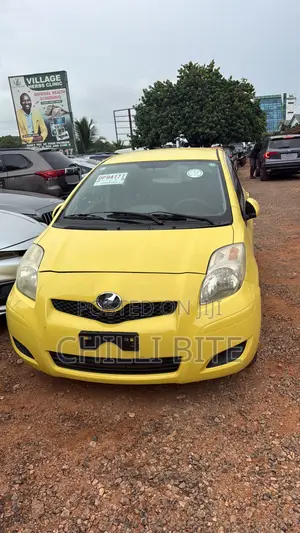 Toyota Vitz 1.0 FWD 5dr 2010 Yellow