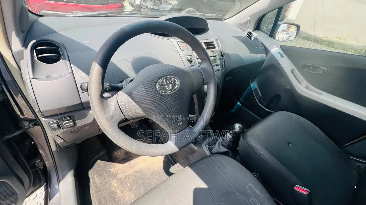 Toyota Yaris 2010 Black