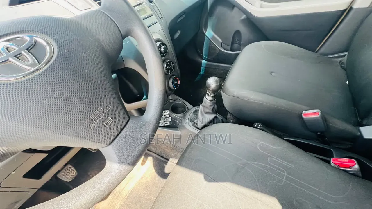 Toyota Yaris 2010 Black