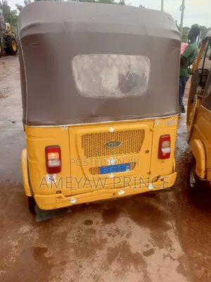 Bajaj RE 2025 Yellow