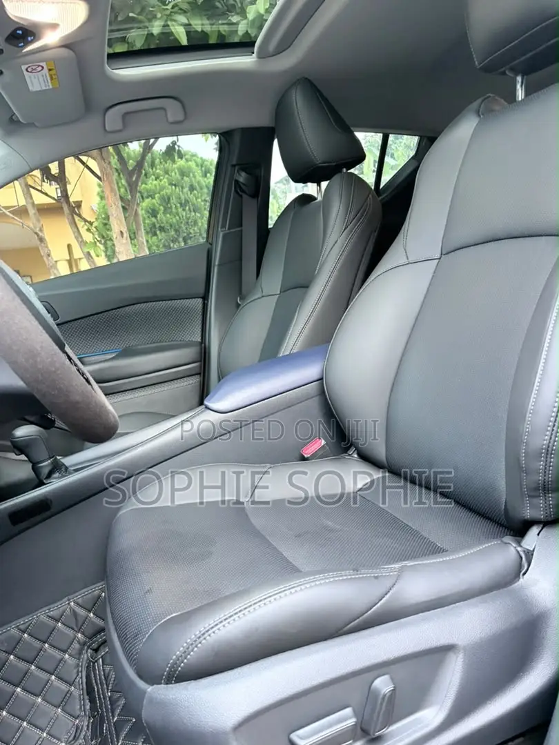 Toyota C-HR XLE 2021 Red