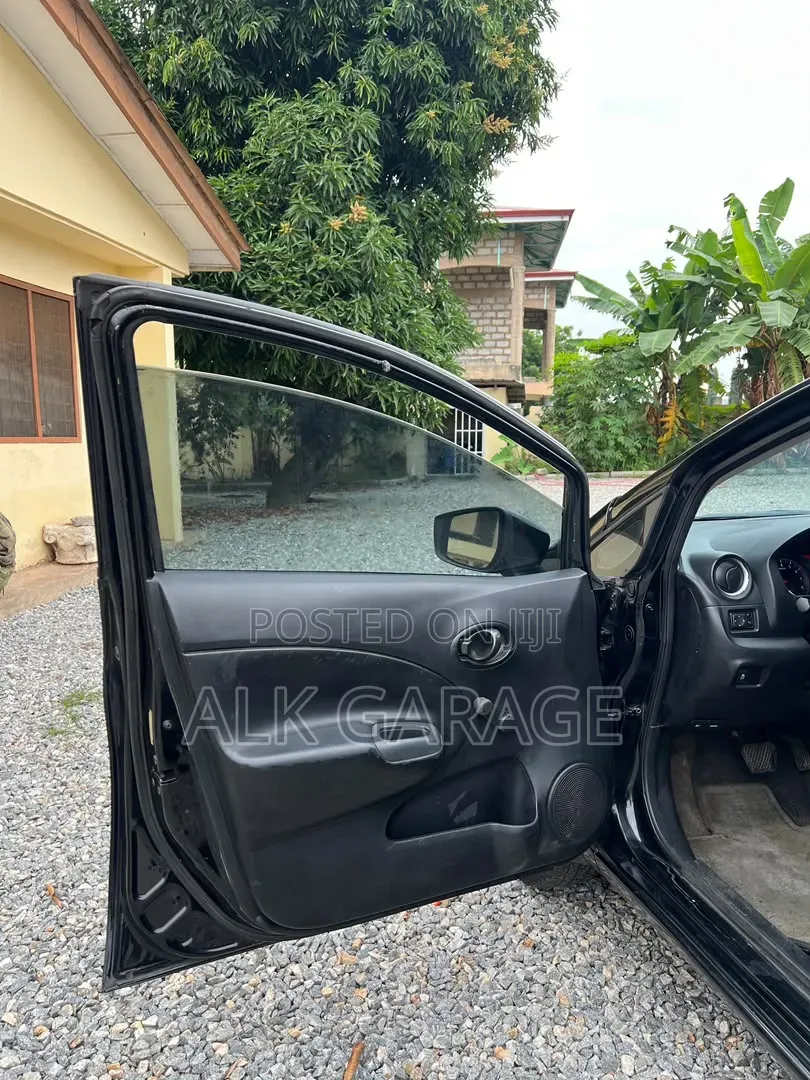 Nissan Versa 2016 Black