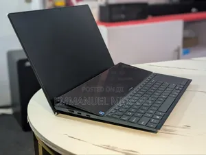 Laptop Asus Zenbook Duo 14 16GB Intel Core i7 SSD 512GB
