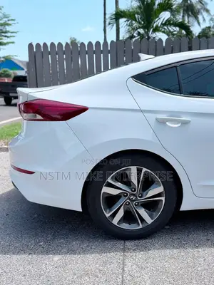 Hyundai Elantra 2017 White