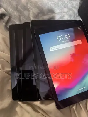 Apple iPad Air 64 GB Black