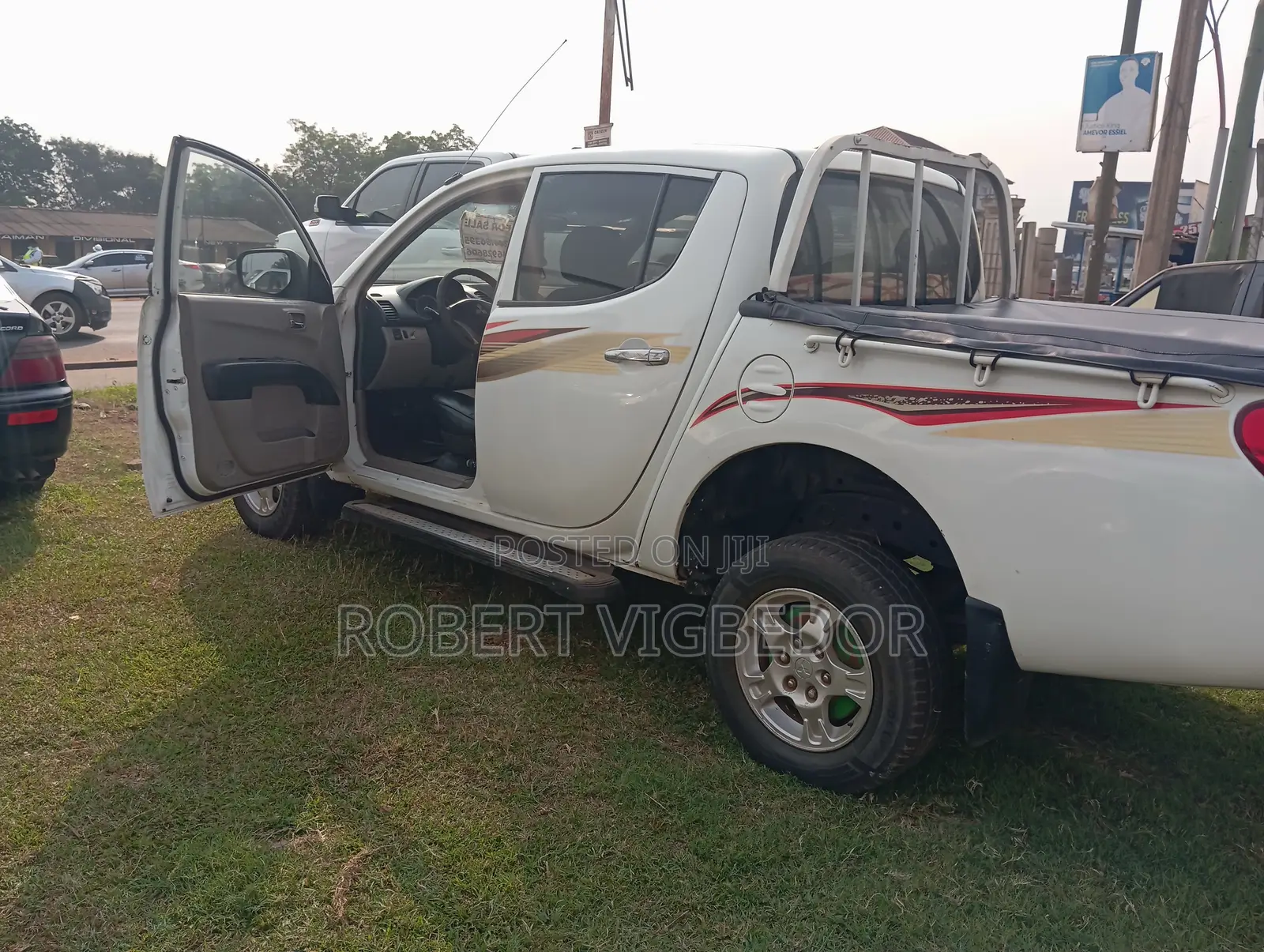 Vehicle Mitsubishi Picked Up