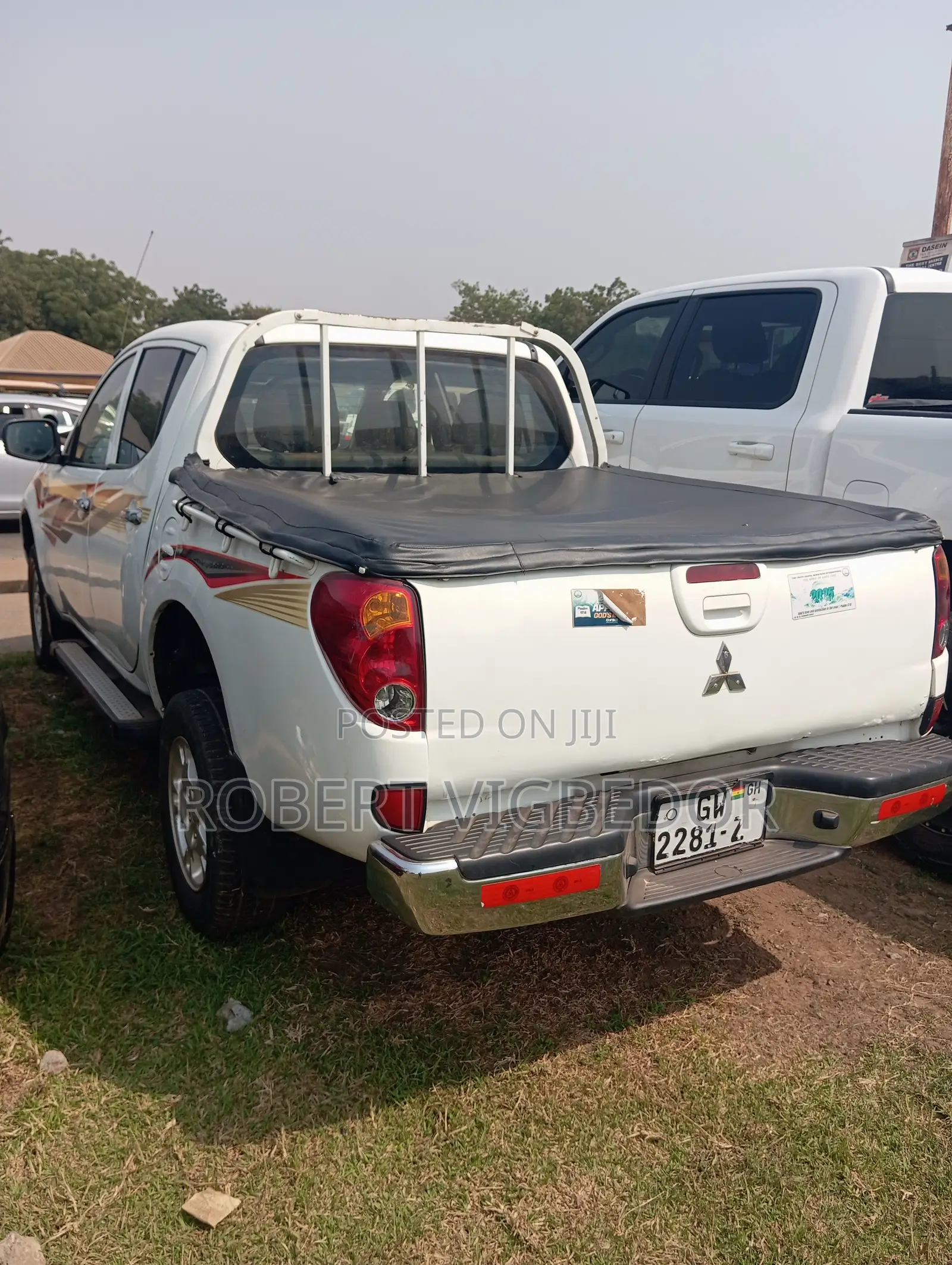 Vehicle Mitsubishi Picked Up