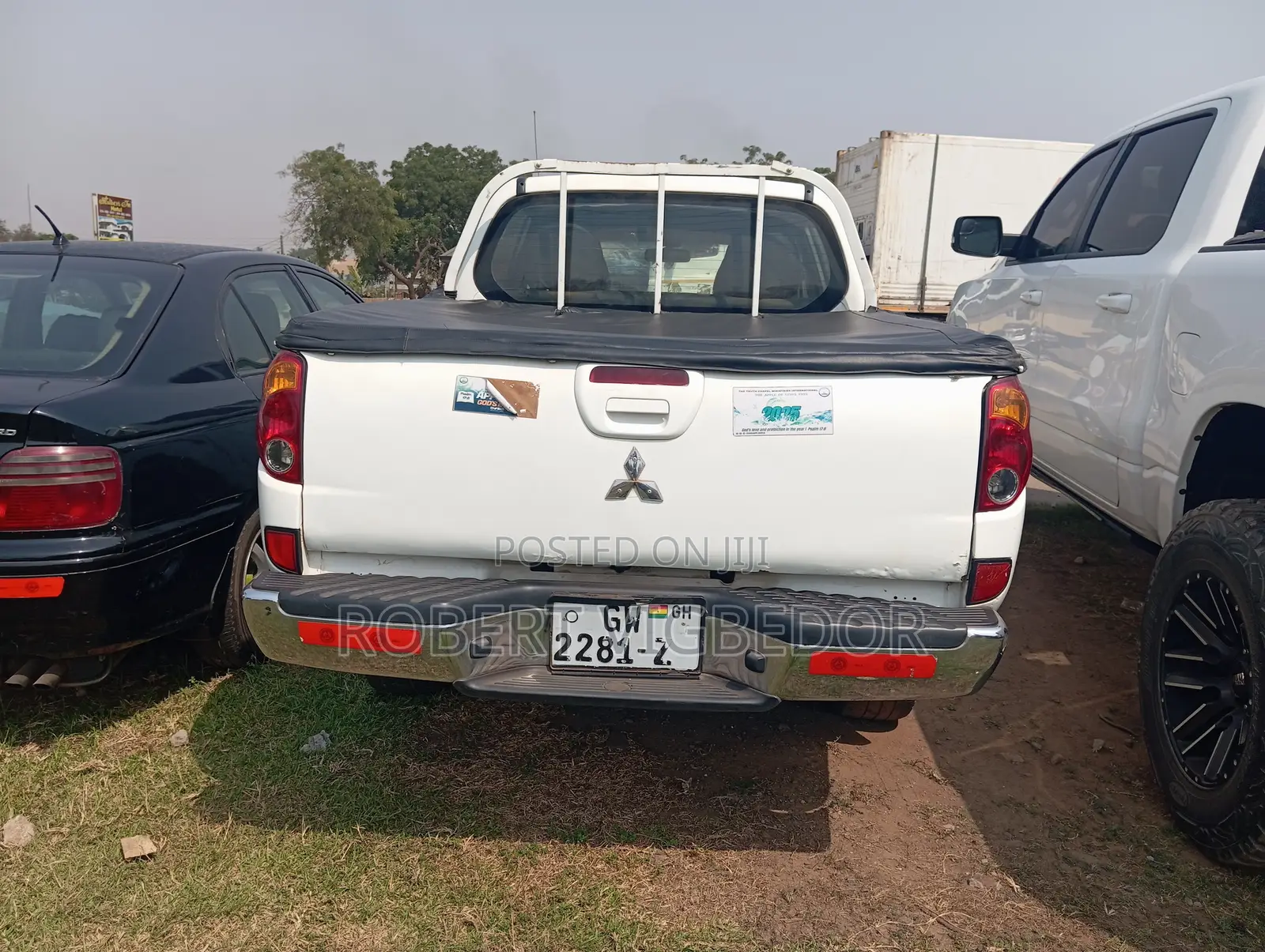 Vehicle Mitsubishi Picked Up