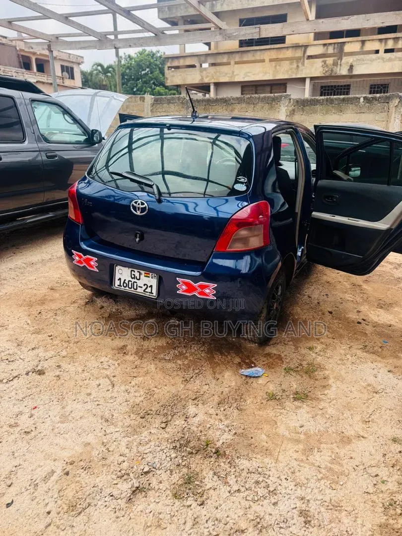 Toyota Vitz 2010 Blue