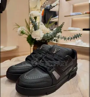Original Louis Vuitton Trainer Black in Varieties