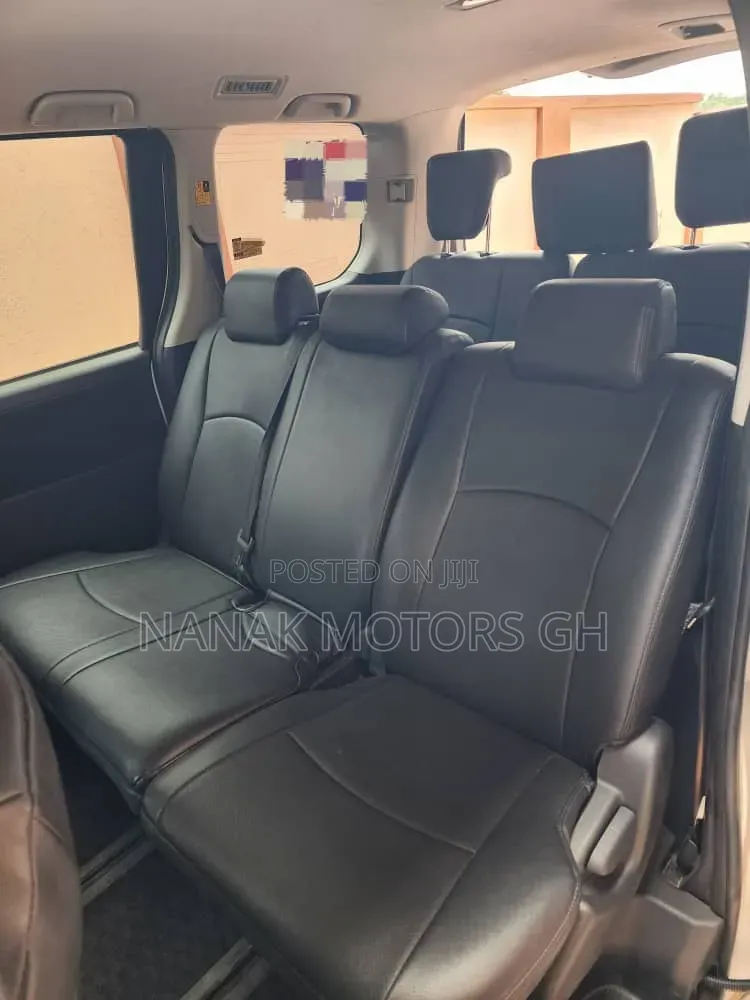 Toyota Voxy 2011 White