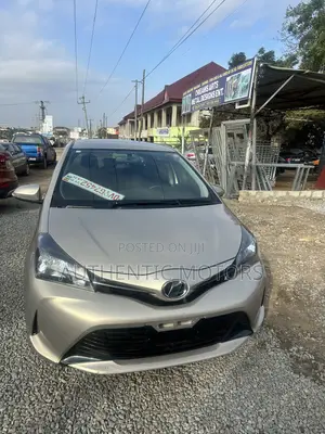 Toyota Vitz 2015 Gold