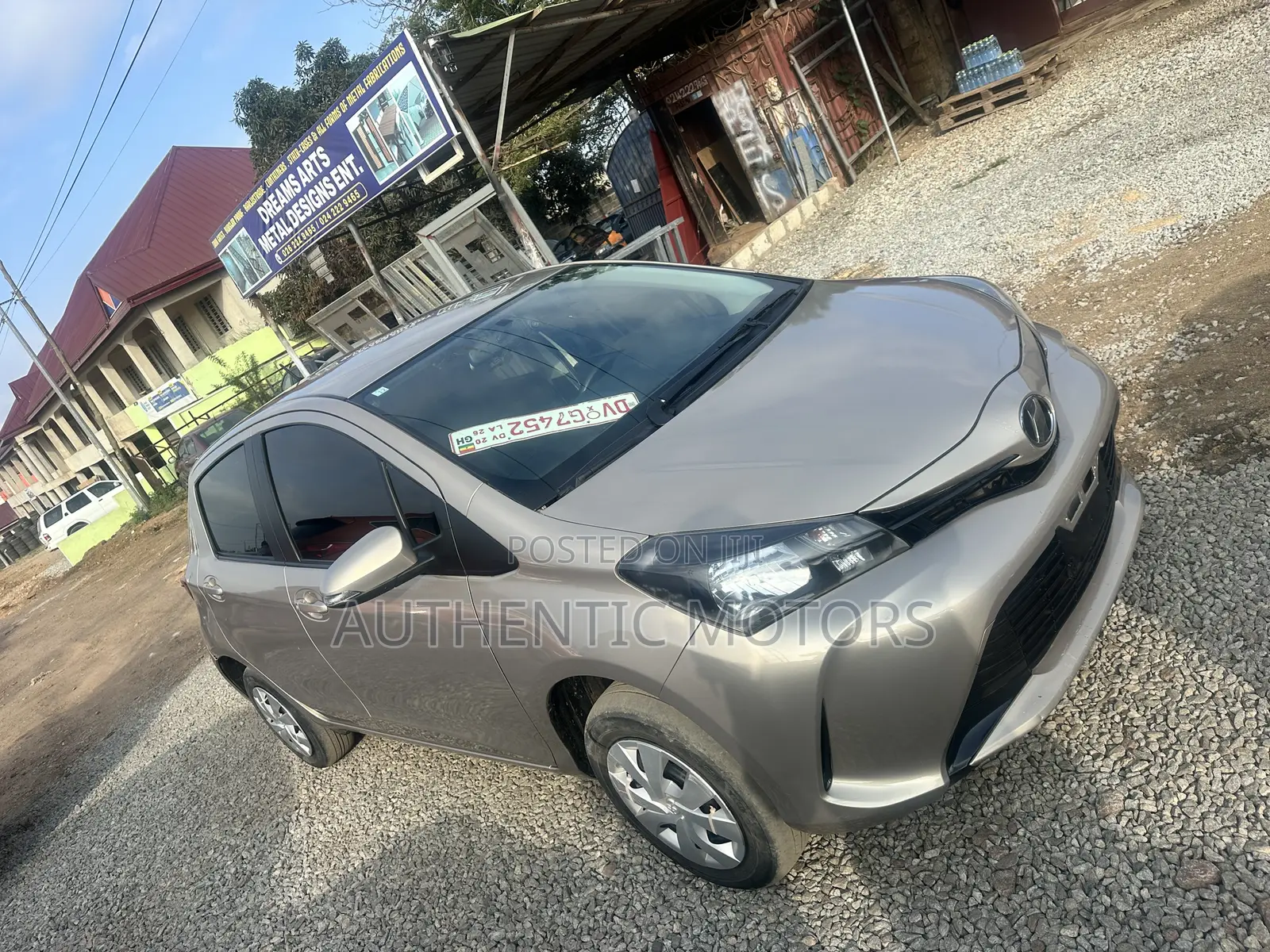Toyota Vitz 2015 Gold