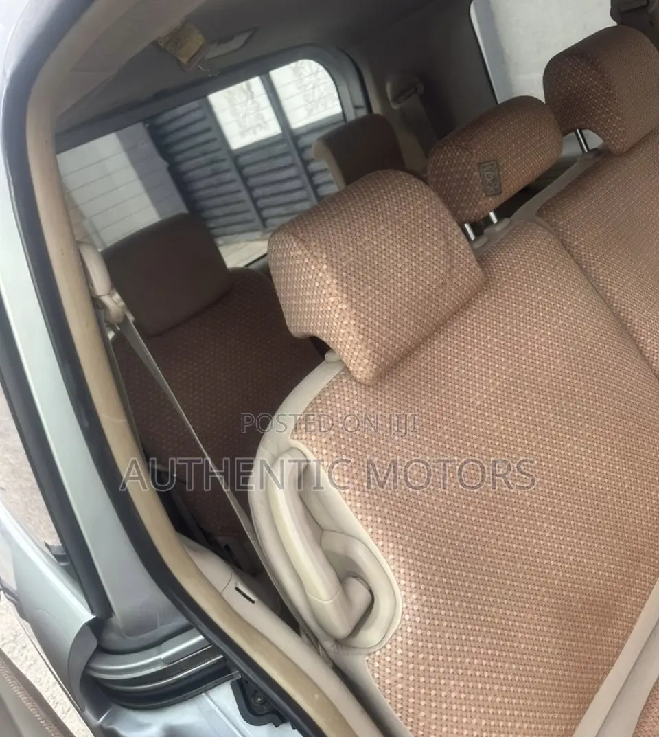 Toyota Sienta 2012 Silver