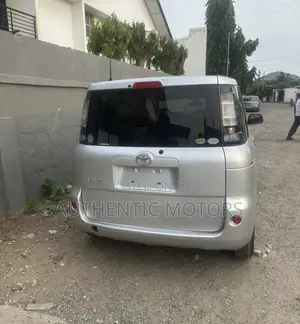 Toyota Sienta 2012 Silver
