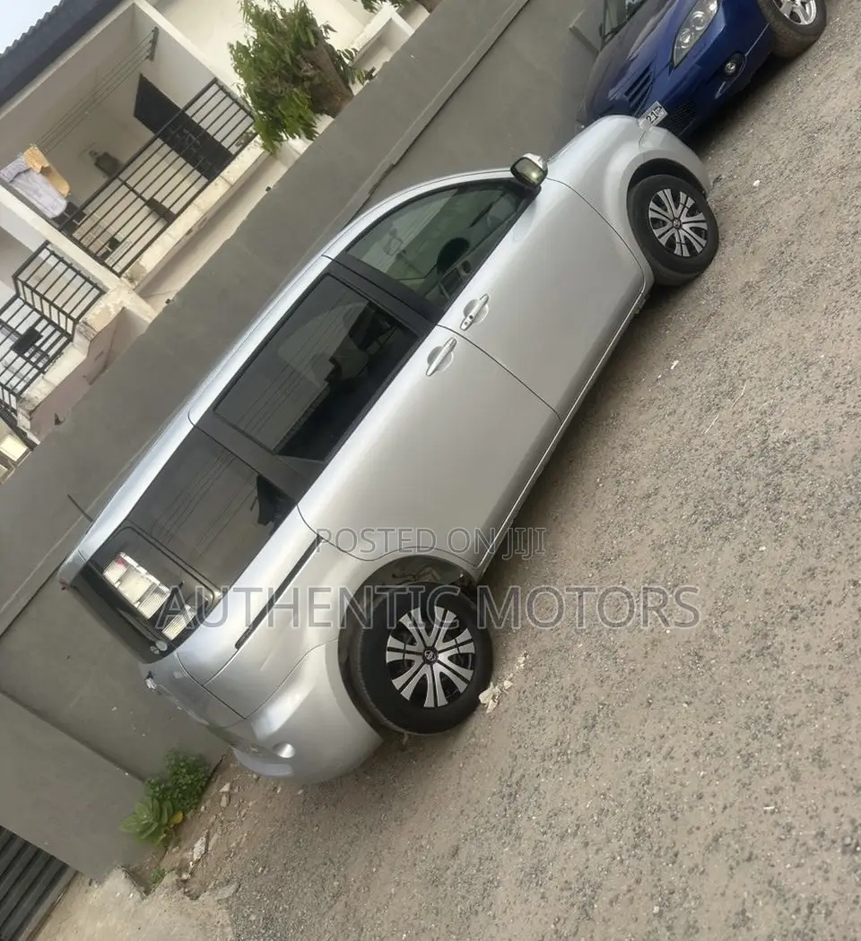 Toyota Sienta 2012 Silver
