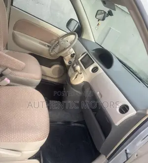 Toyota Sienta 2012 Silver