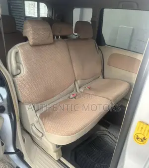 Toyota Sienta 2012 Silver