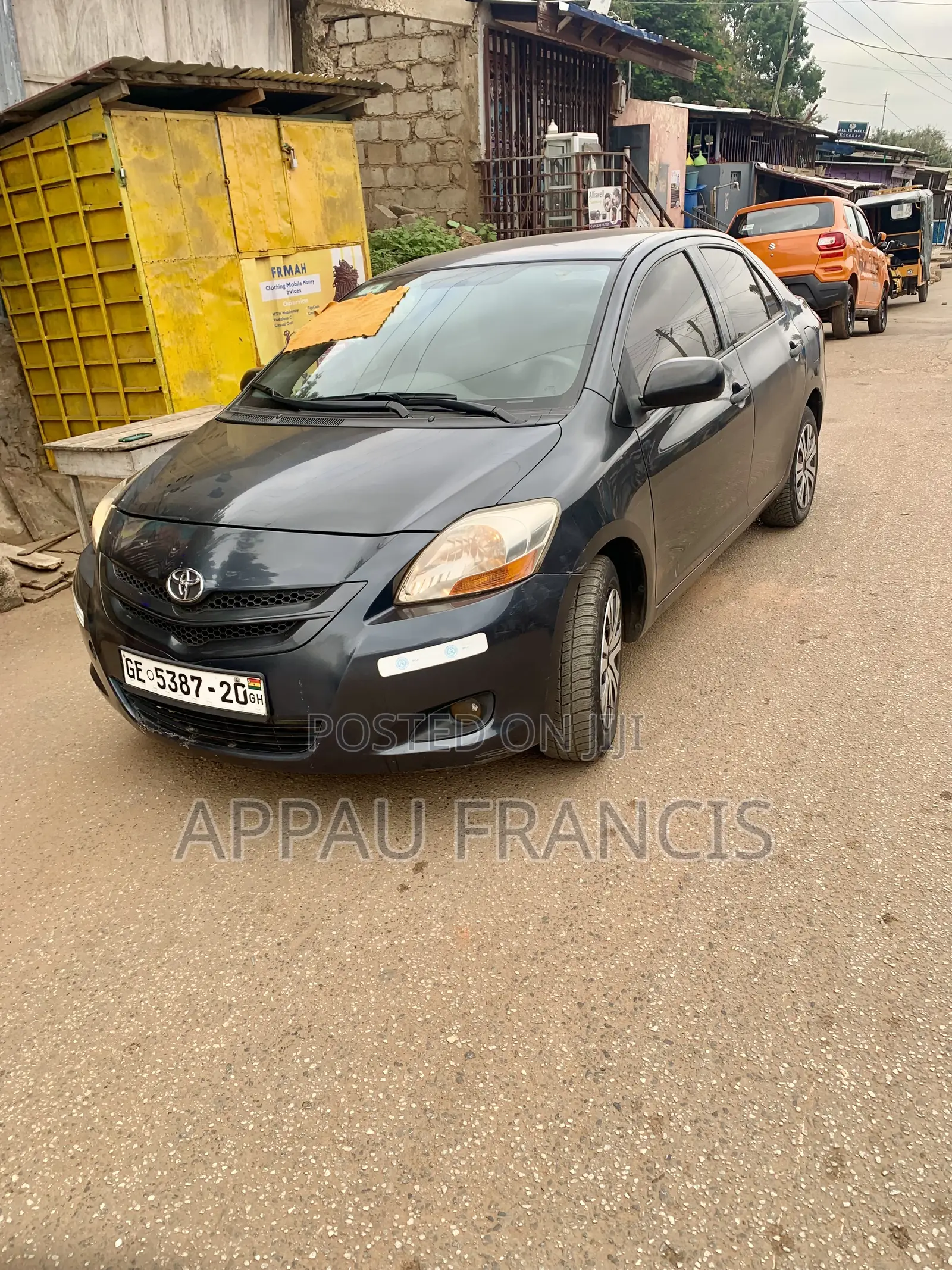 Toyota Yaris Base Sedan 4dr 2010 Black
