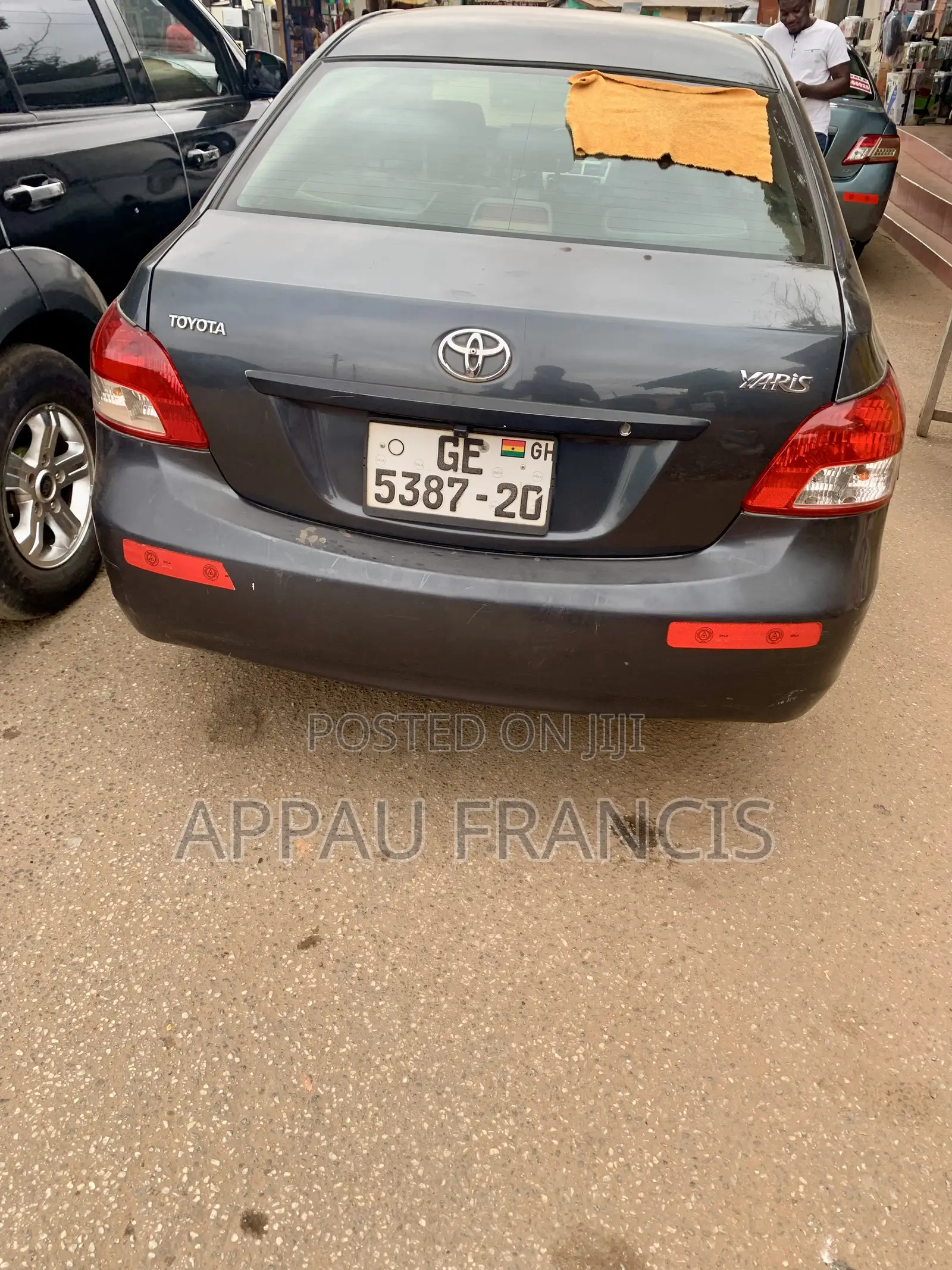 Toyota Yaris Base Sedan 4dr 2010 Black