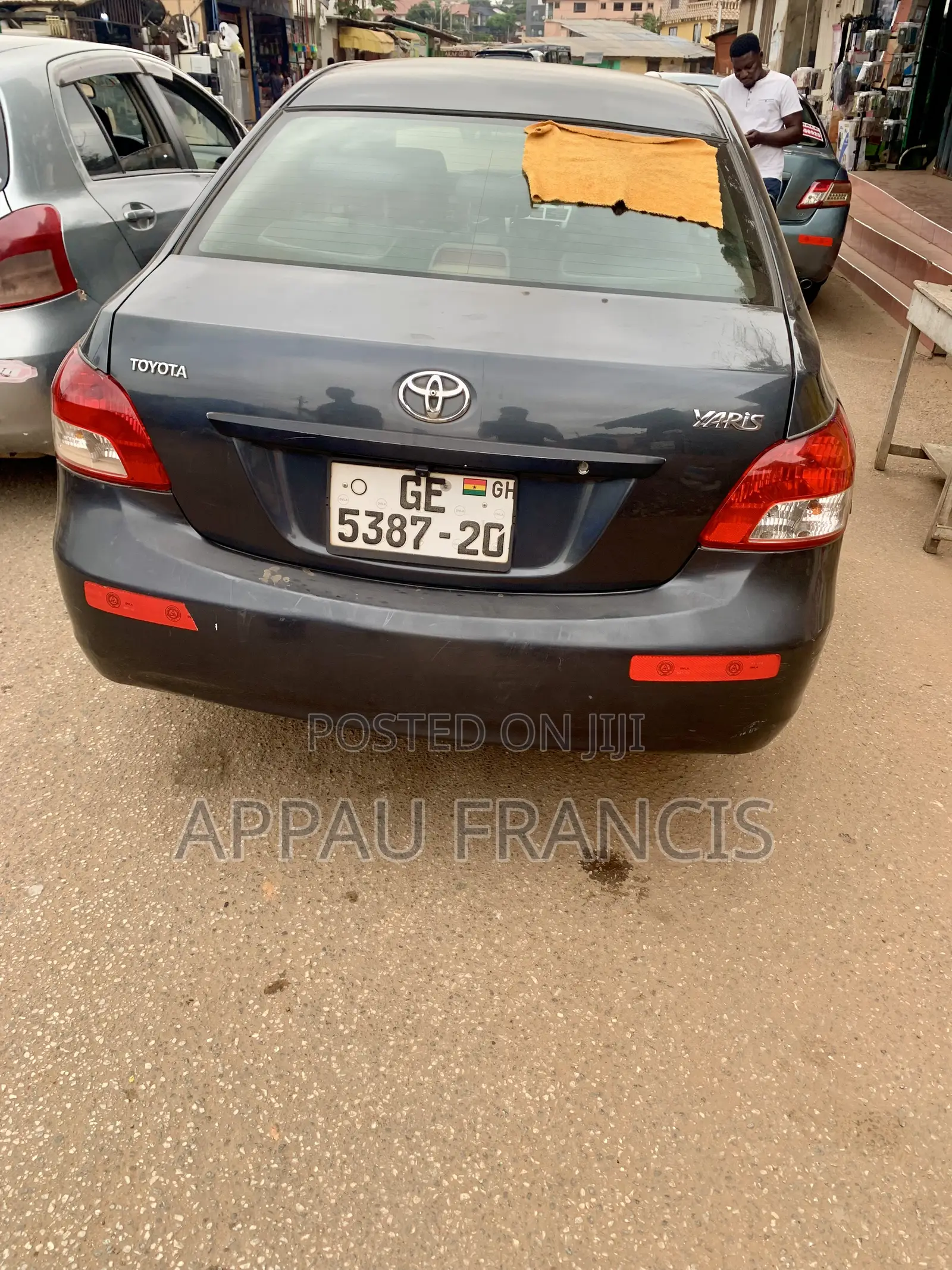 Toyota Yaris Base Sedan 4dr 2010 Black
