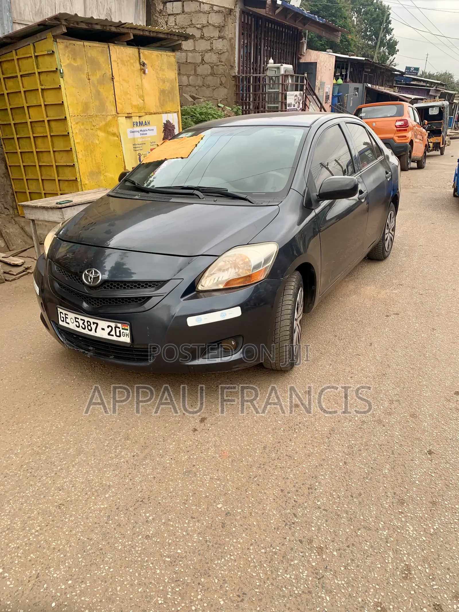 Toyota Yaris Base Sedan 4dr 2010 Black