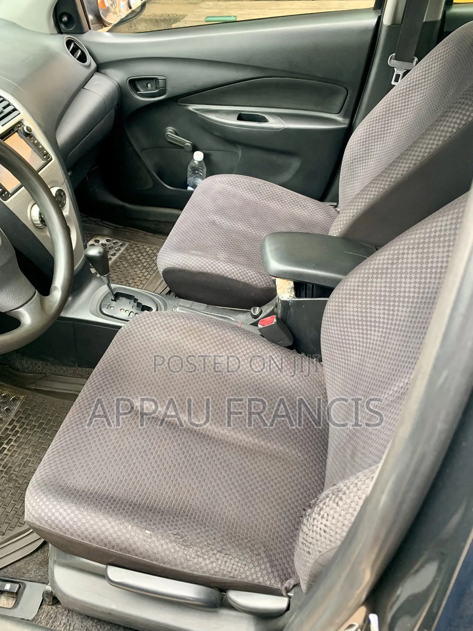 Toyota Yaris Base Sedan 4dr 2010 Black