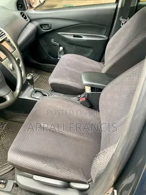 Toyota Yaris Base Sedan 4dr 2010 Black