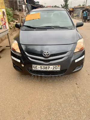 Toyota Yaris Base Sedan 4dr 2010 Black