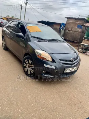 Toyota Yaris Base Sedan 4dr 2010 Black