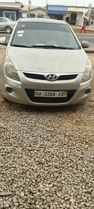 Hyundai i20 2011 Gold