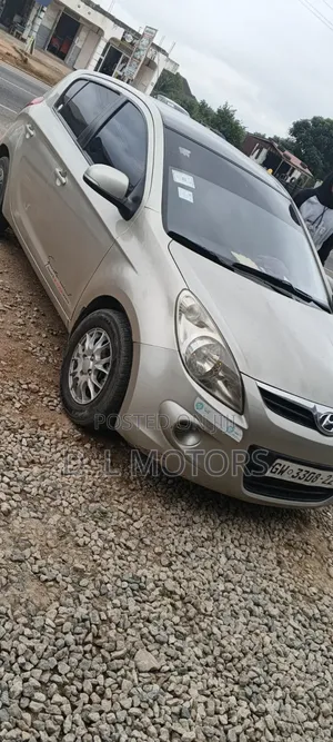 Hyundai i20 2011 Gold