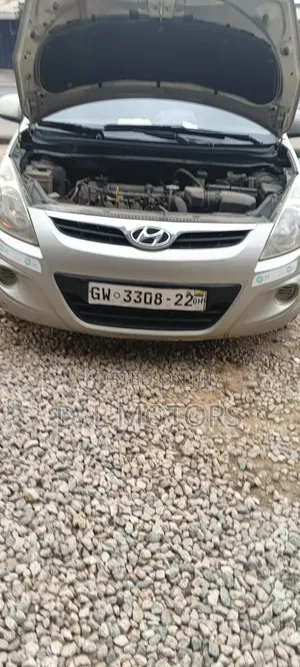 Hyundai i20 2011 Gold