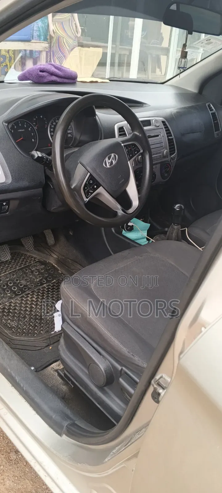 Hyundai i20 2011 Gold