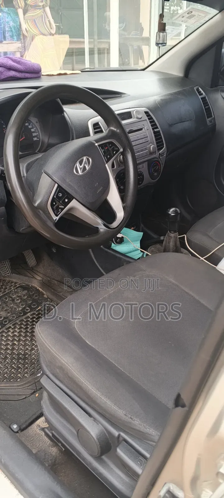 Hyundai i20 2011 Gold
