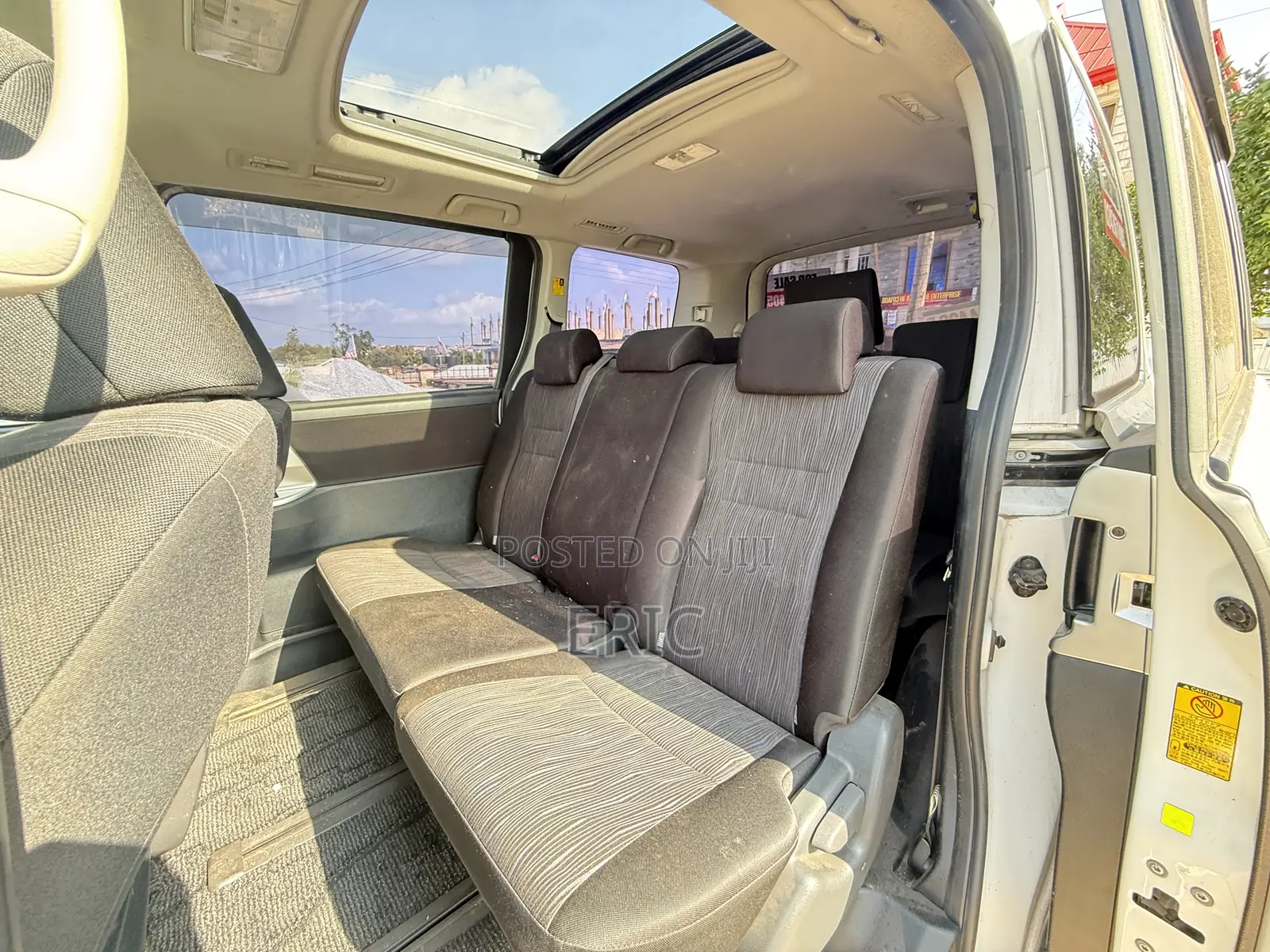 Toyota Voxy X 2WD 8-Seater 2010 White