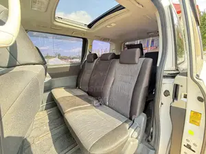 Toyota Voxy X 2WD 8-Seater 2010 White