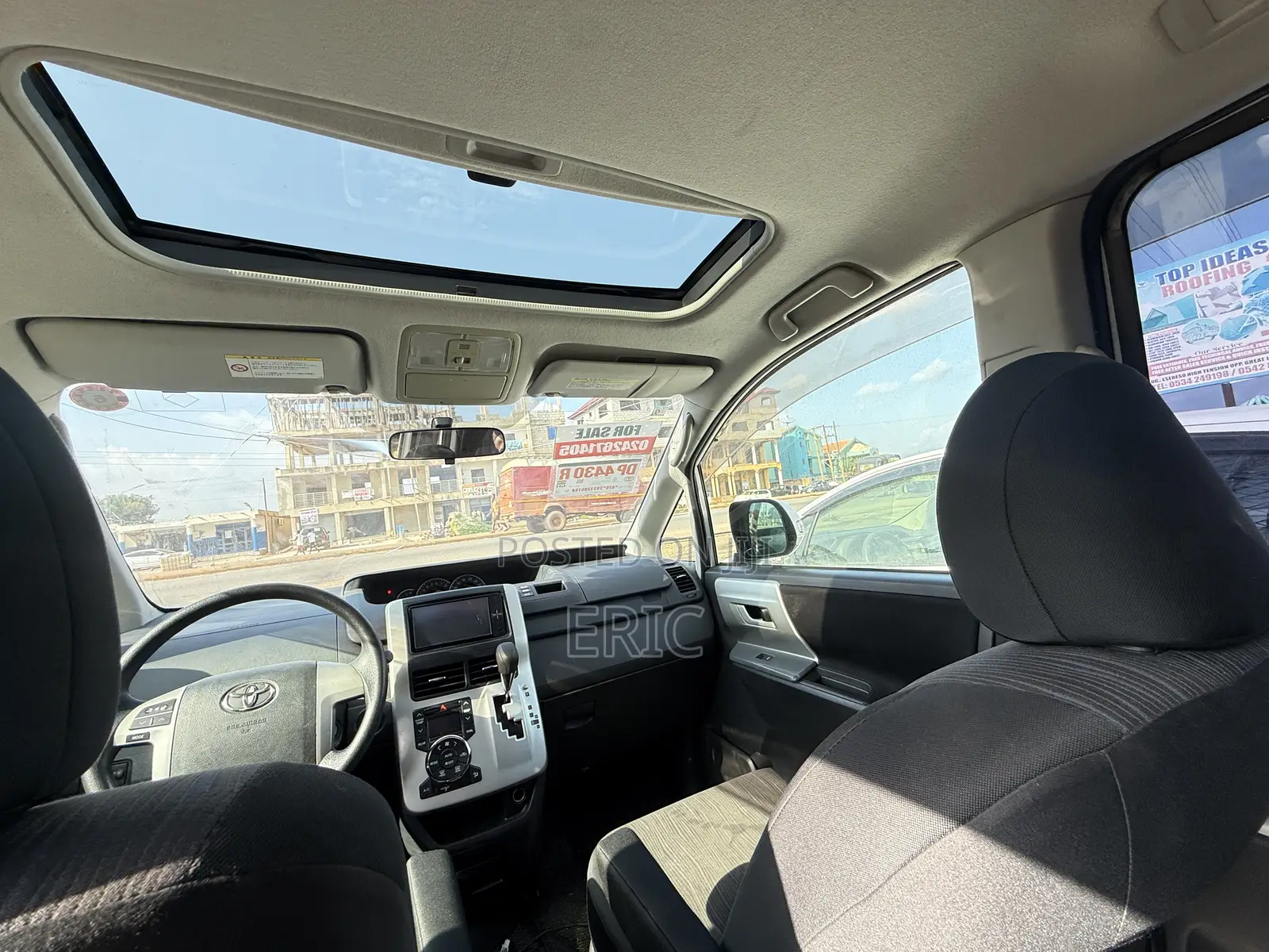 Toyota Voxy X 2WD 8-Seater 2010 White