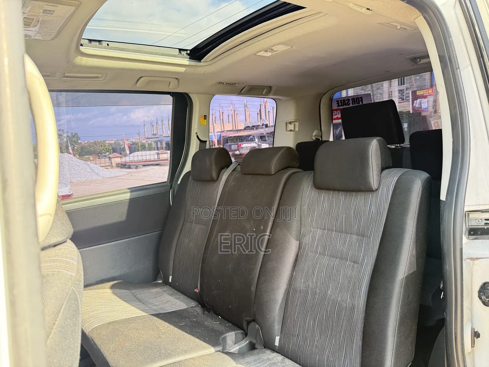 Toyota Voxy X 2WD 8-Seater 2010 White