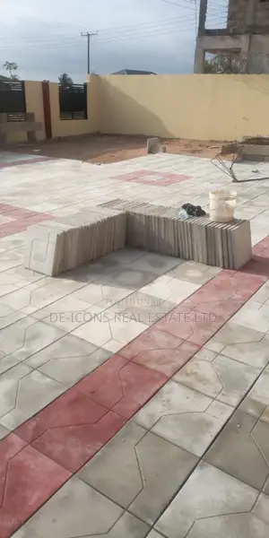 3bdrm House in De-Icons Real Estate, Awutu Senya East Municipal