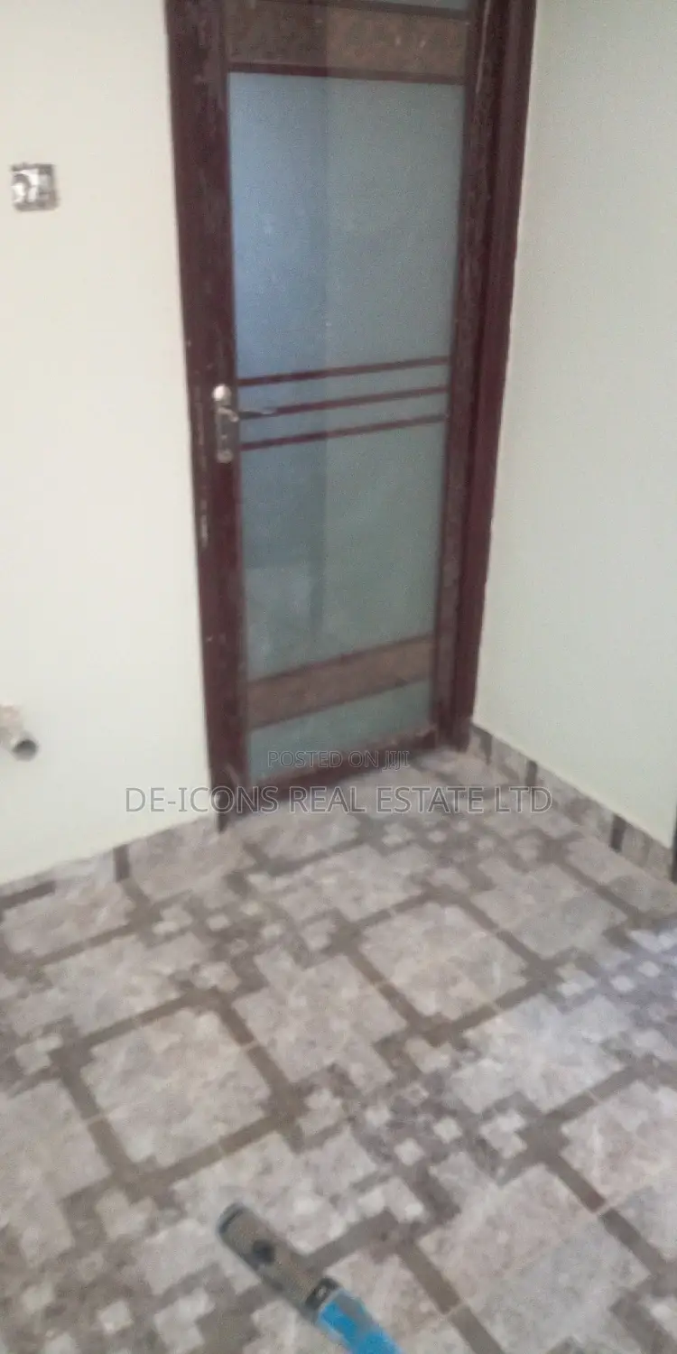 3bdrm House in De-Icons Real Estate, Awutu Senya East Municipal