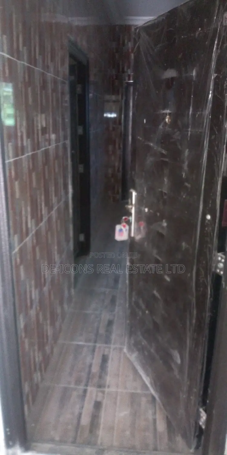 3bdrm House in De-Icons Real Estate, Awutu Senya East Municipal