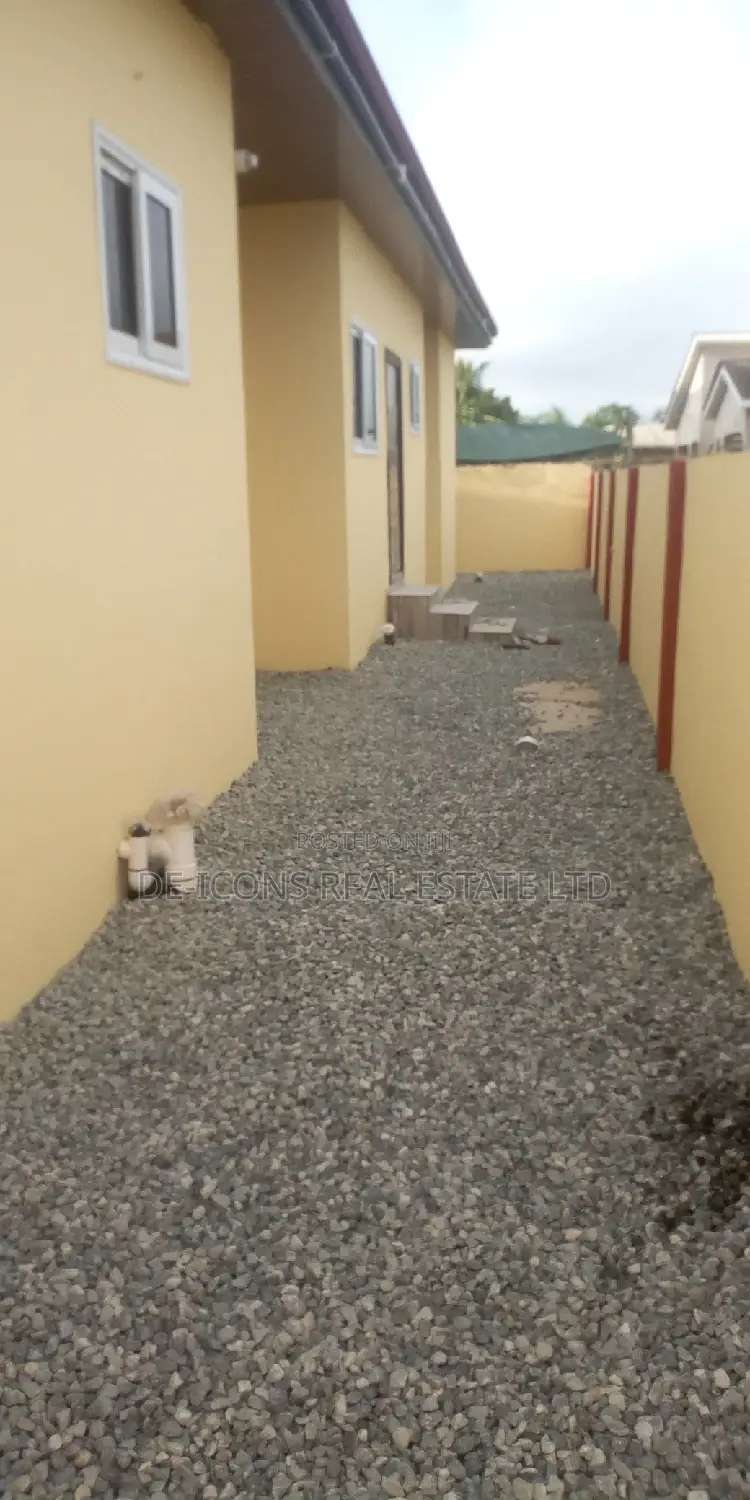 3bdrm House in De-Icons Real Estate, Awutu Senya East Municipal