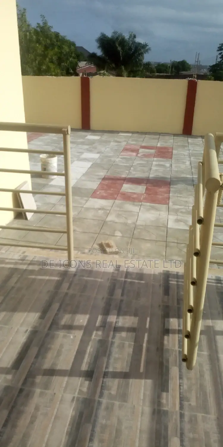 3bdrm House in De-Icons Real Estate, Awutu Senya East Municipal