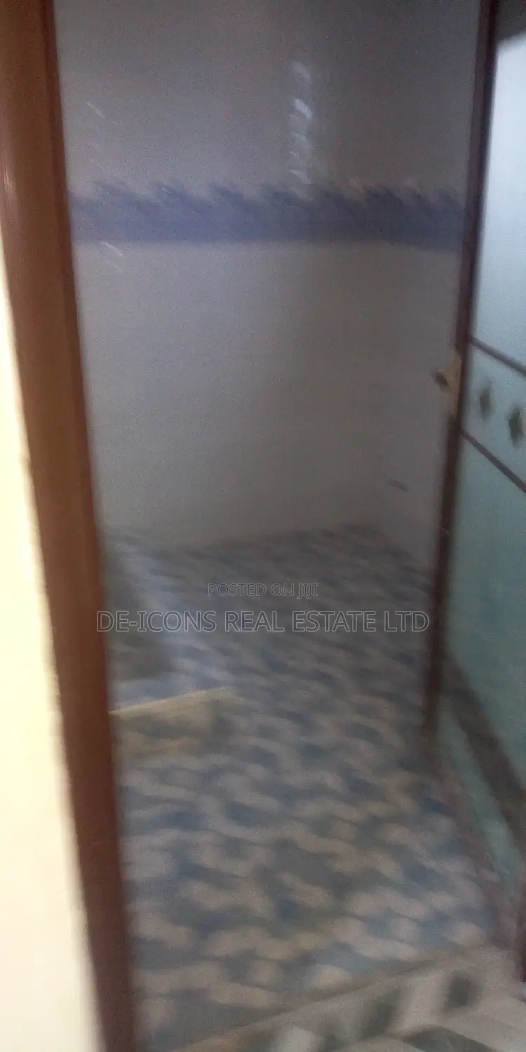 3bdrm House in De-Icons Real Estate, Awutu Senya East Municipal