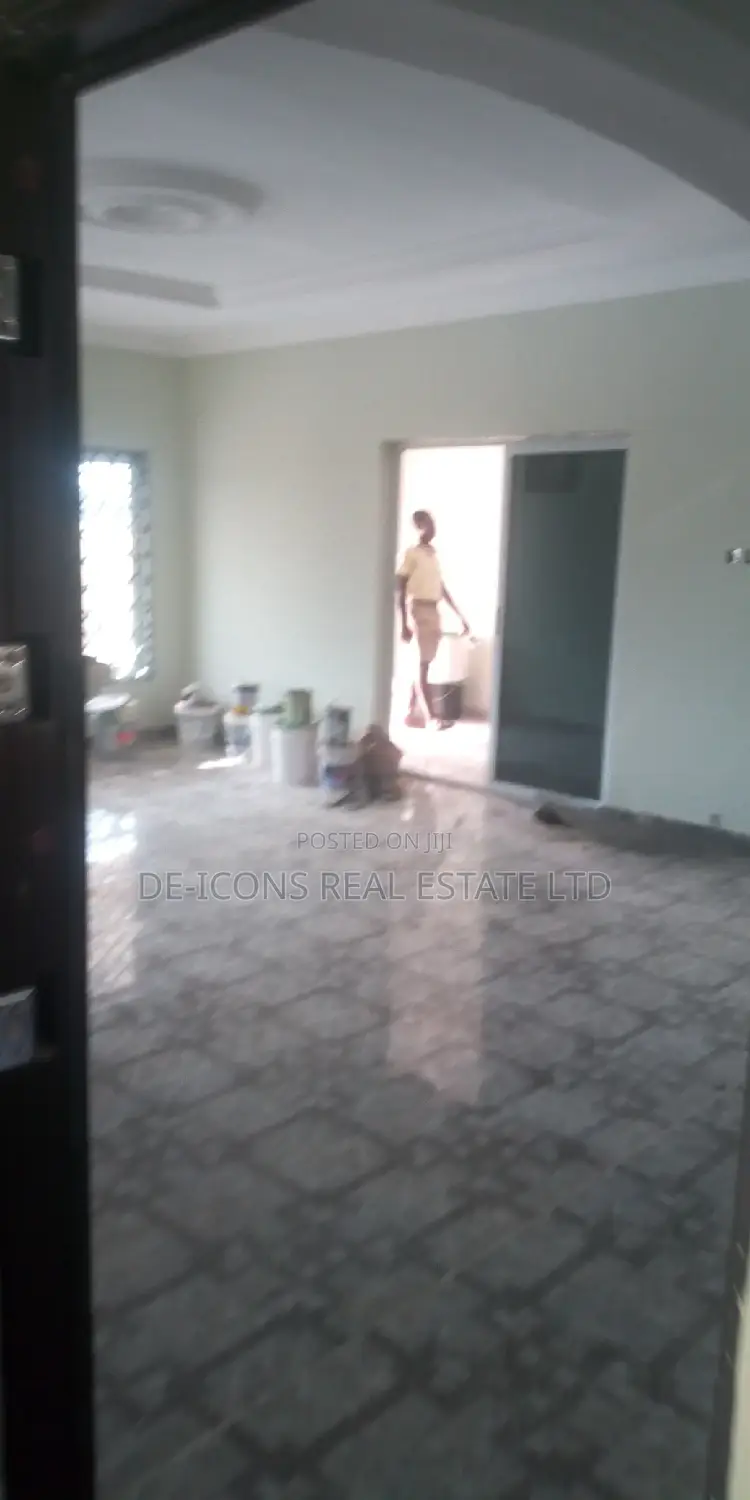 3bdrm House in De-Icons Real Estate, Awutu Senya East Municipal