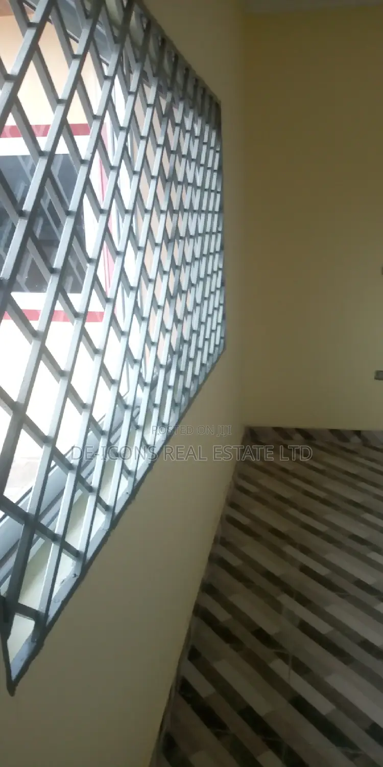 3bdrm House in De-Icons Real Estate, Awutu Senya East Municipal