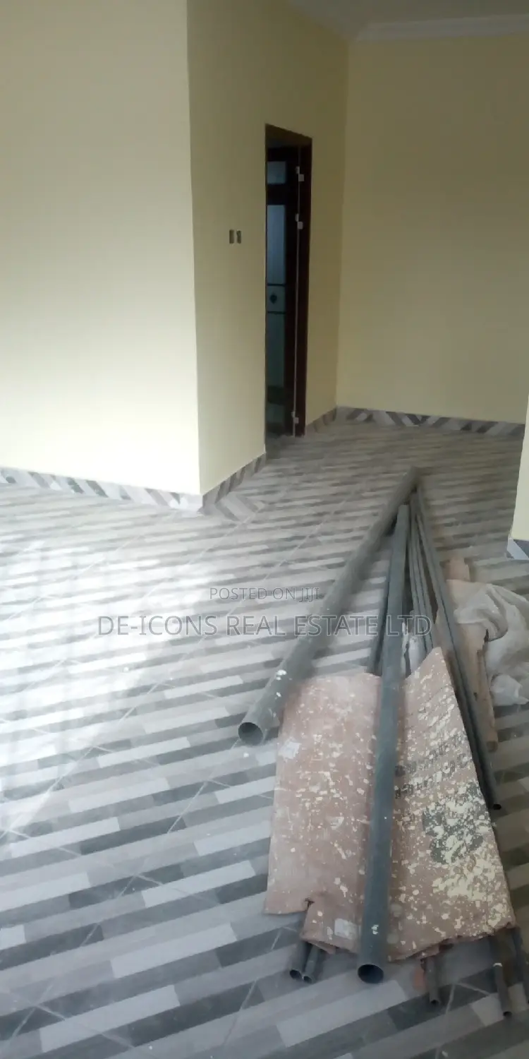3bdrm House in De-Icons Real Estate, Awutu Senya East Municipal