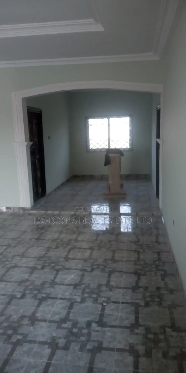 3bdrm House in De-Icons Real Estate, Awutu Senya East Municipal