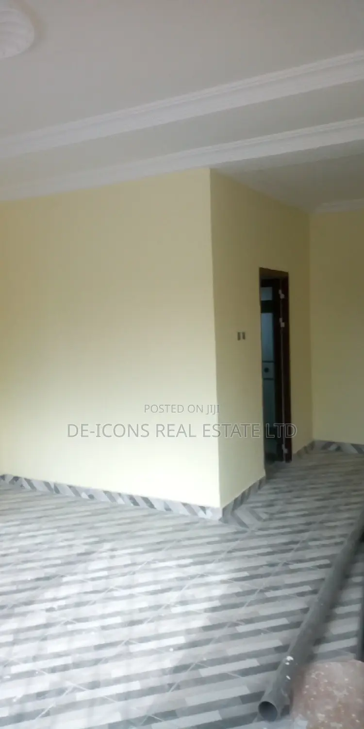 3bdrm House in De-Icons Real Estate, Awutu Senya East Municipal